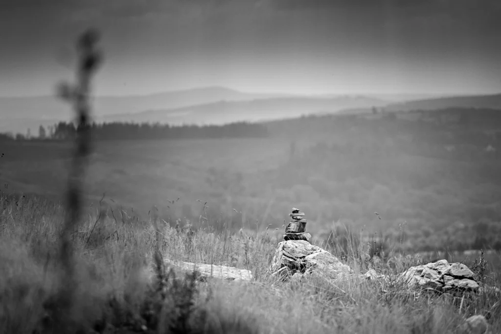 Photographie santé mentale - Aux Portes de lEnfer 19 Devant le cairn