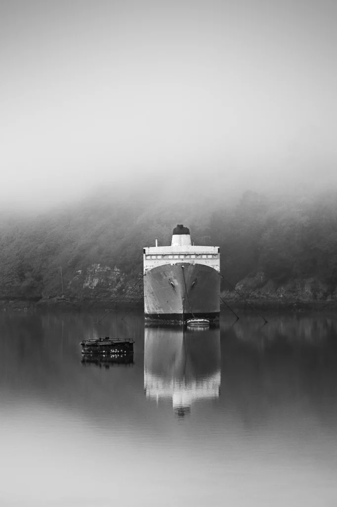 Paysages de Bretagne - Cimetiere de navires de Landevennec 1